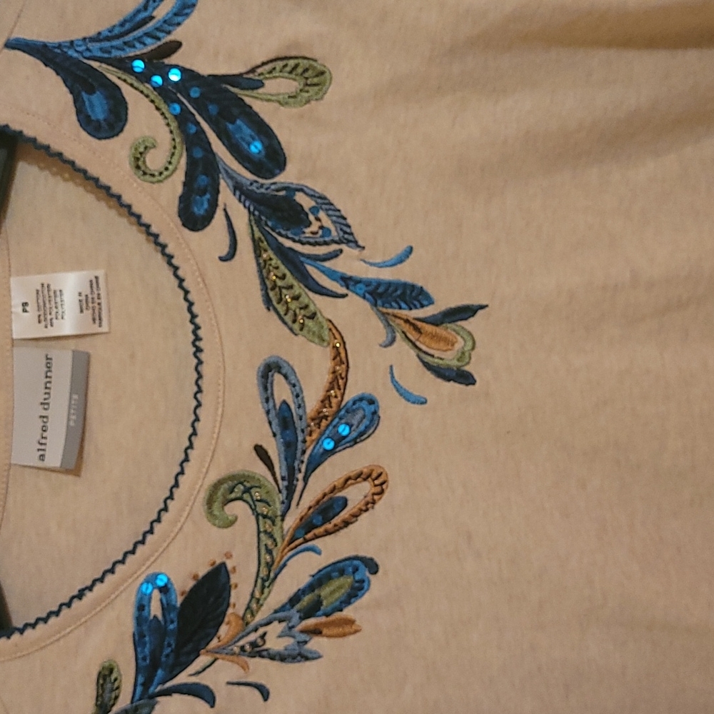 Blouse - Picture 2 of 3